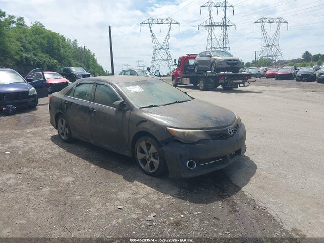 Salvage Toyota Camry Image