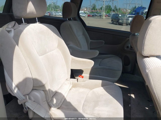 Toyota Sienna Le