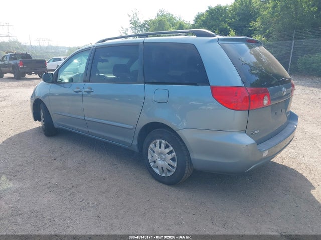 Toyota Sienna Le