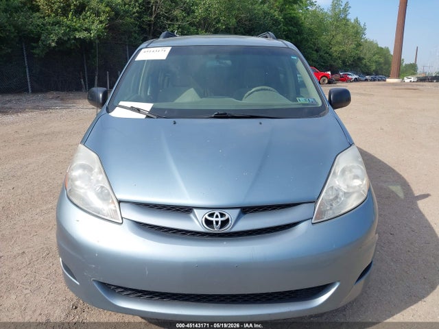 Toyota Sienna Le