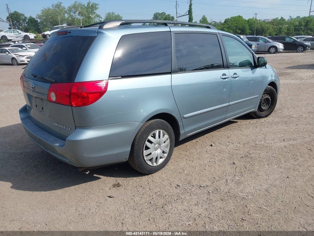 Toyota Sienna Le