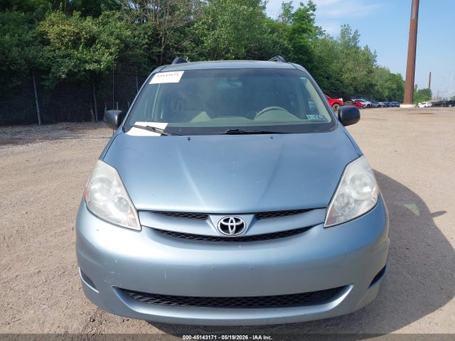 Toyota Sienna Le