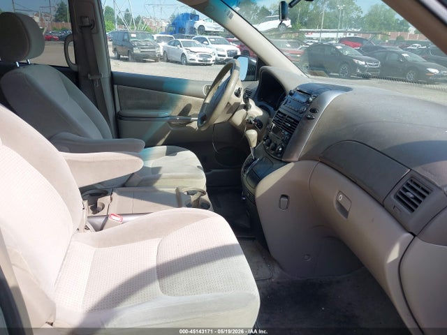 Toyota Sienna Le