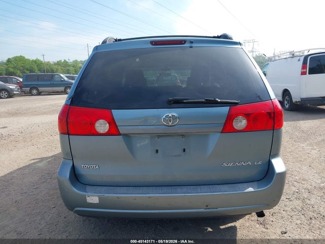 Toyota Sienna Le