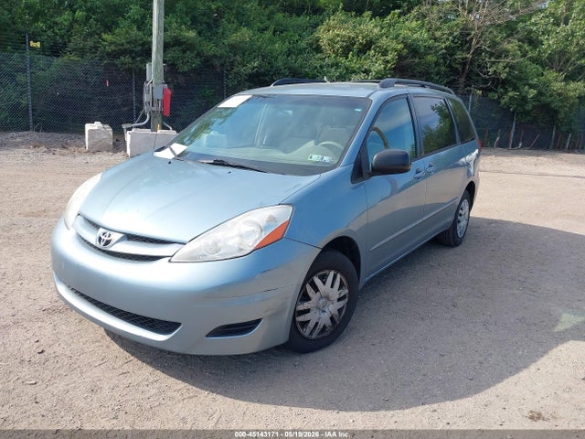 Toyota Sienna Le