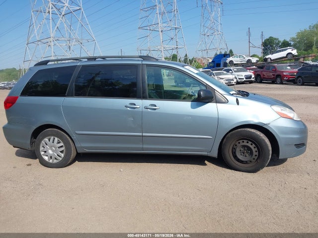 Toyota Sienna Le