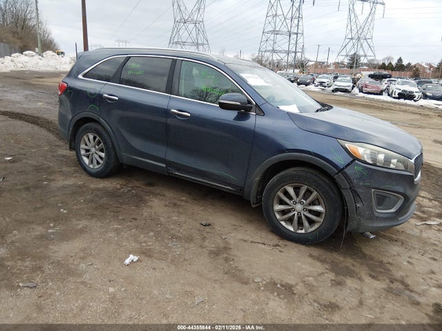 Salvage Kia Sorento Image