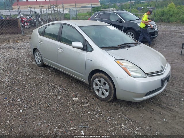 Salvage Toyota Prius Image