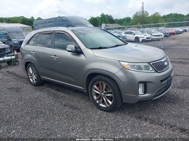 Salvage Kia Sorento Image