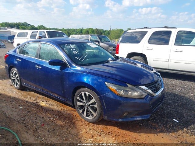 Salvage Nissan Altima Image
