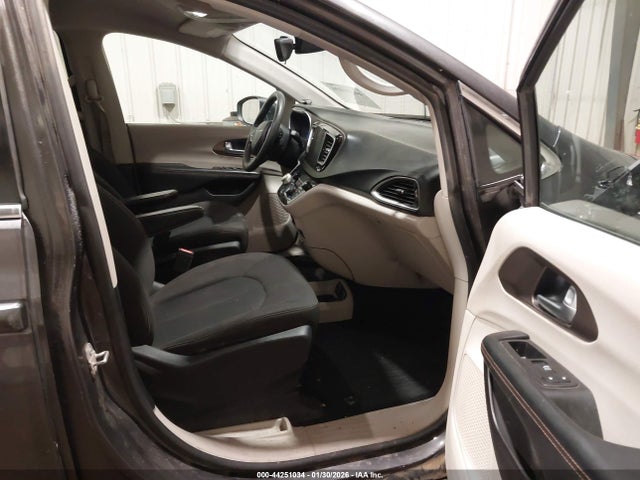 Chrysler Pacifica Touring