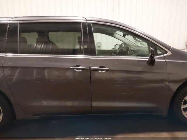 Chrysler Pacifica Touring