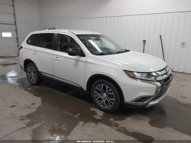 Salvage Mitsubishi Outlander Image