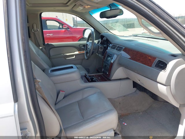 Chevrolet Suburban 1500 Ltz