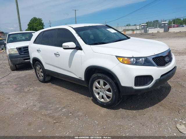 Salvage Kia Sorento Image