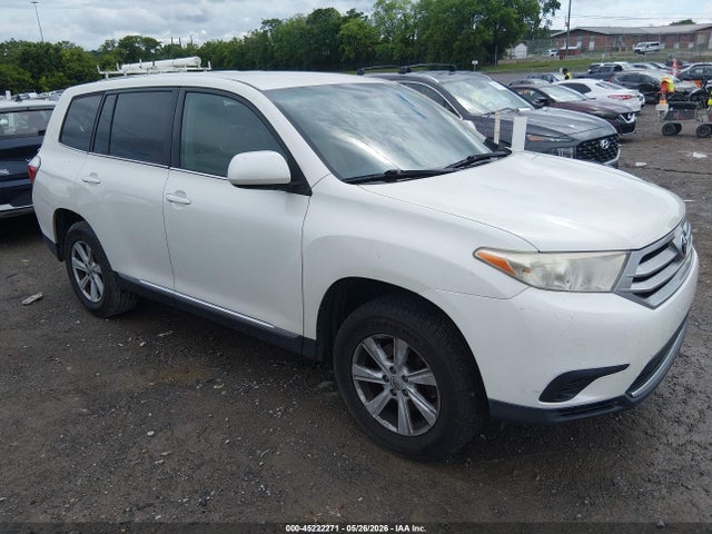 Salvage Toyota Highlander Image