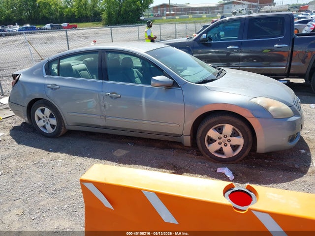 Salvage Nissan Altima Image