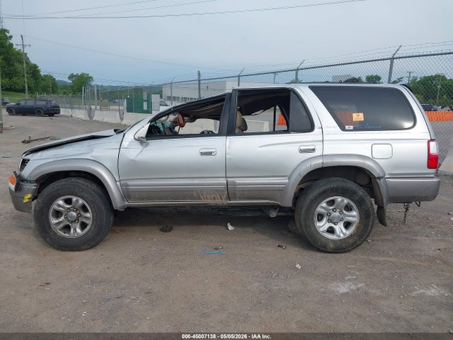 Toyota 4Runner Limited V6