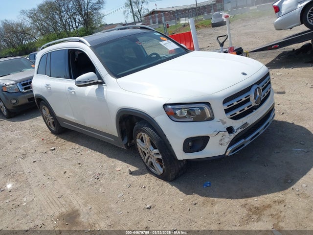 Salvage Mercedes-Benz GLB Image