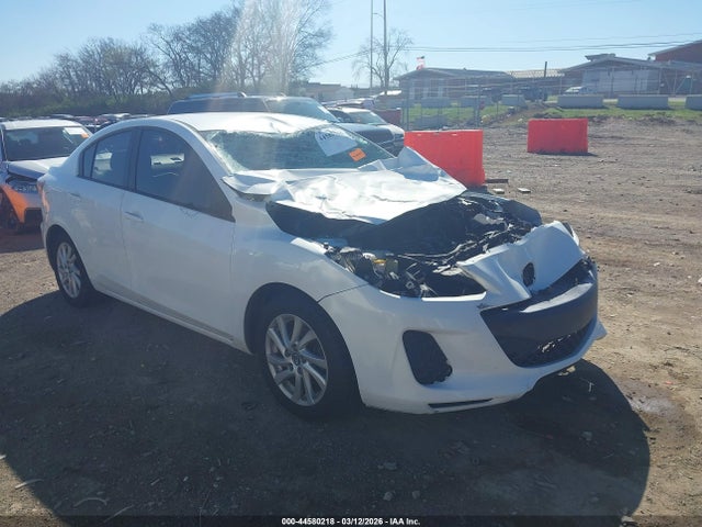 Salvage Mazda Mazda3 Image