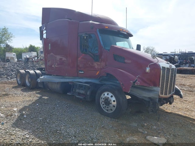 Salvage Peterbilt 579 Image