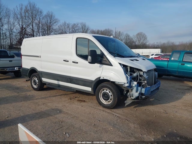 Salvage Ford Transit Image