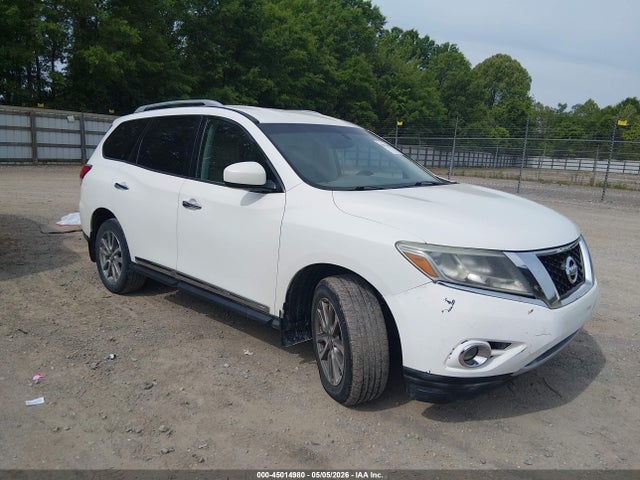 Salvage Nissan Pathfinder Image