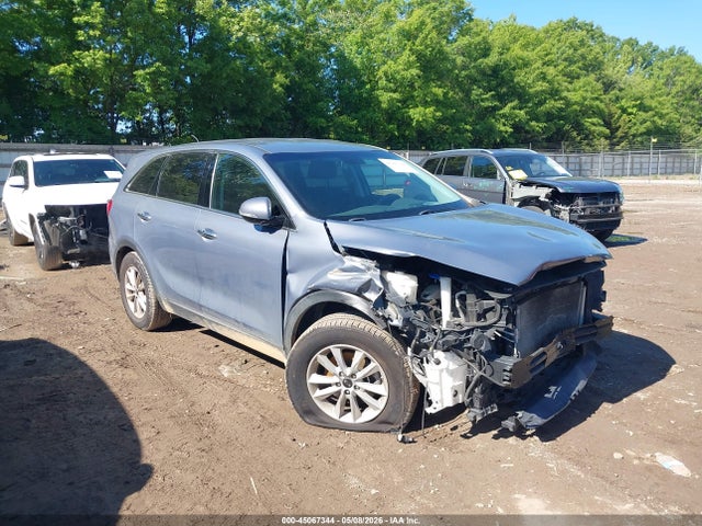 Salvage Kia Sorento Image