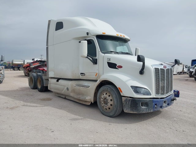Salvage Peterbilt 579 Image