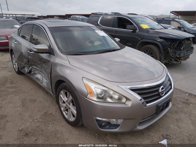 Salvage Nissan Altima Image