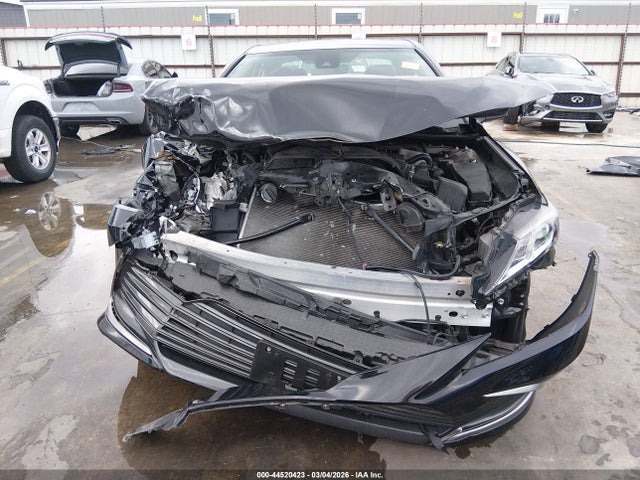 Toyota Camry Le Hybrid