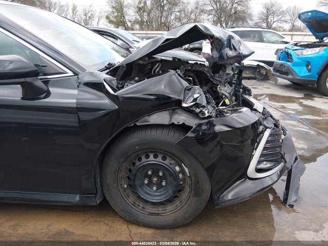 Toyota Camry Le Hybrid
