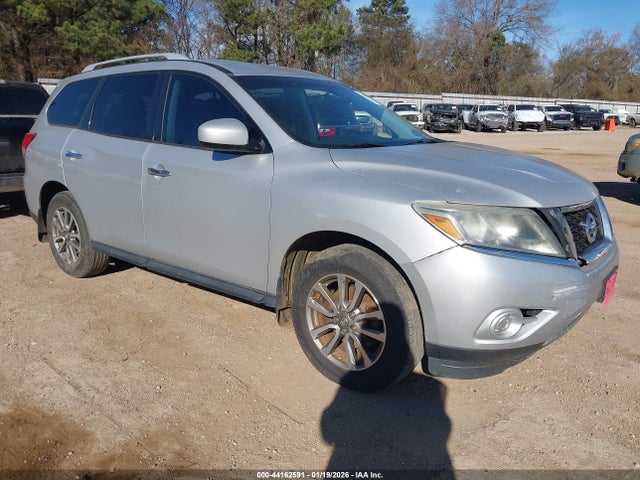 Salvage Nissan Pathfinder Image
