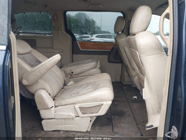 Chrysler Town & Country Limited