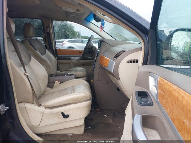 Chrysler Town & Country Limited