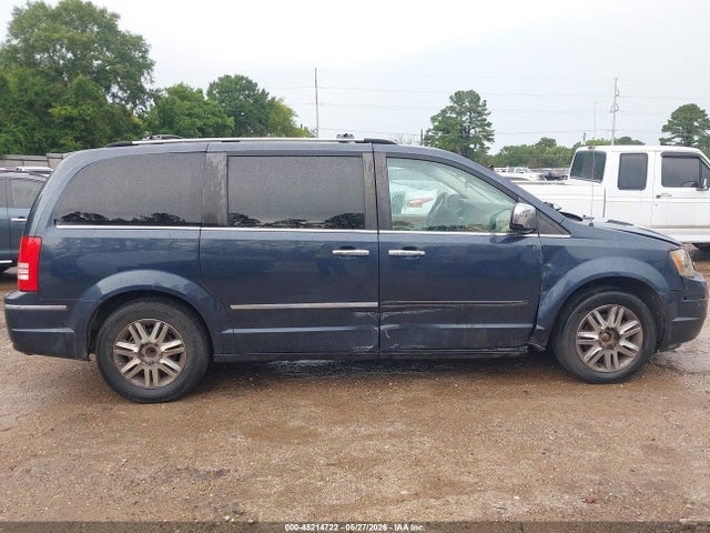 Chrysler Town & Country Limited