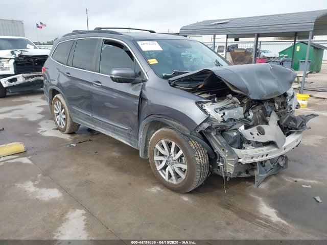 Salvage Honda Pilot Image