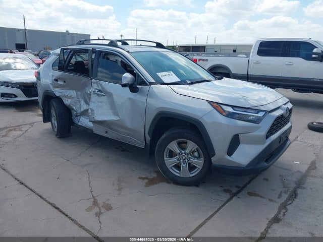 Salvage Toyota RAV4 Image