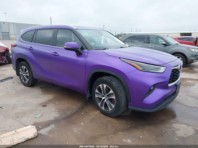 Salvage Toyota Highlander Image