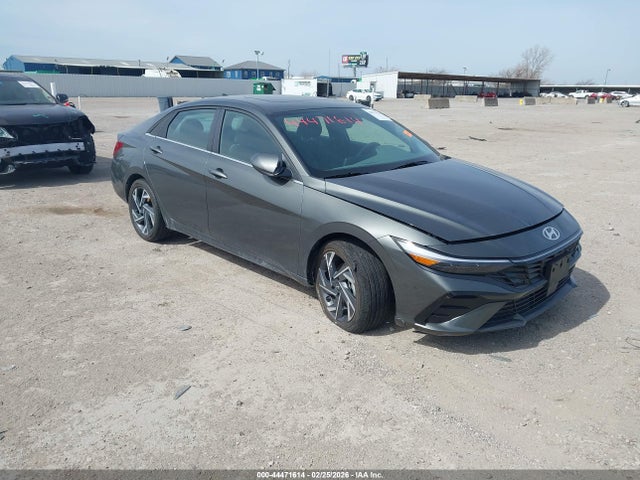 Salvage Hyundai ELANTRA Image
