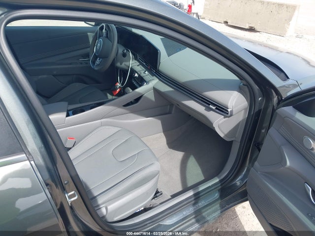 Hyundai ELANTRA Sel