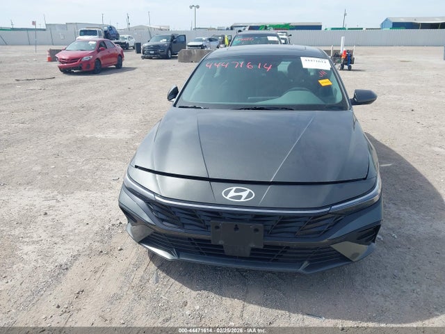 Hyundai ELANTRA Sel