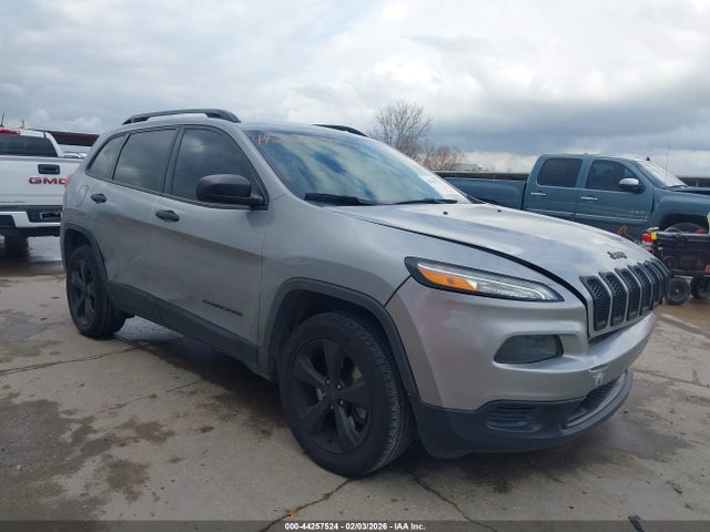 Salvage Jeep Cherokee Image