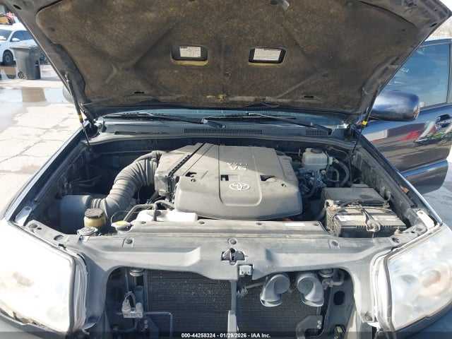 Toyota 4Runner Limited V6