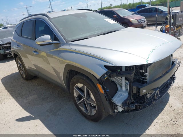 Salvage Hyundai TUCSON Image