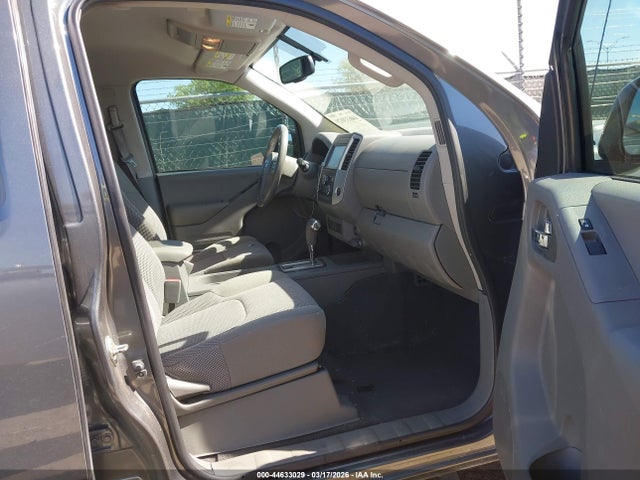 Nissan Frontier Sv