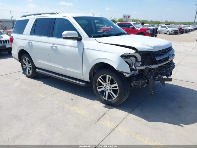Salvage Ford Expedition Image