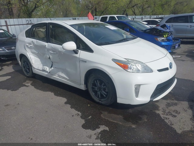 Salvage Toyota Prius Image
