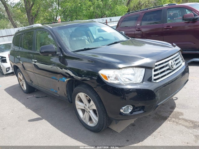 Salvage Toyota Highlander Image