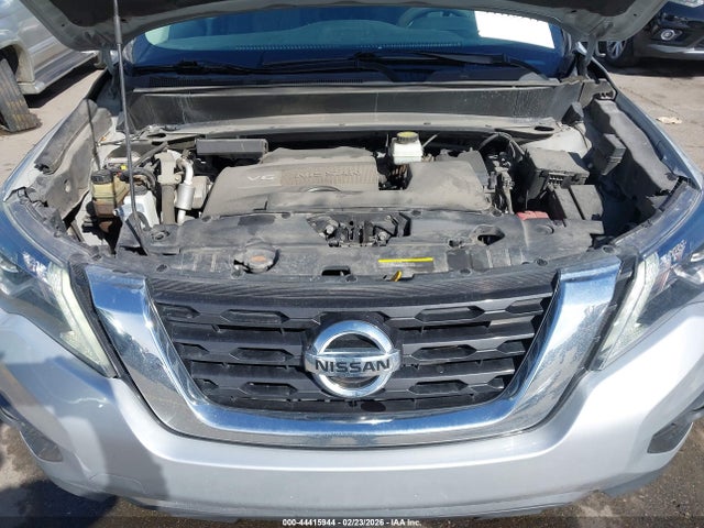 Nissan Pathfinder Sv